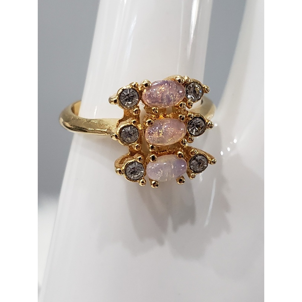 Vintage Avon opalescence ring faux opal SIZE 7 cocktail statement 70s dainty